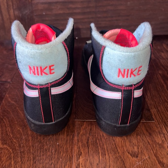 shoe atomic pink blazers